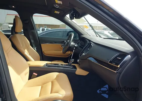 2017 Volvo Xc90 T6 Momentum z USA, uszkodzony, nr VIN YV4A22PK1H1142989